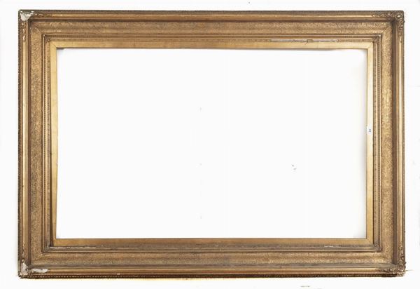 GRANDE CORNICE IN LEGNO E STUCCHI DORATI