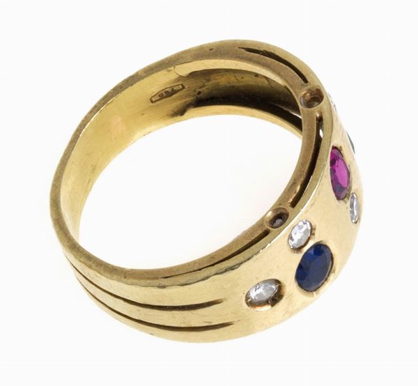 ANELLO CON RUBINO, SMERALDO, ZAFFIRO E BRILLANTI