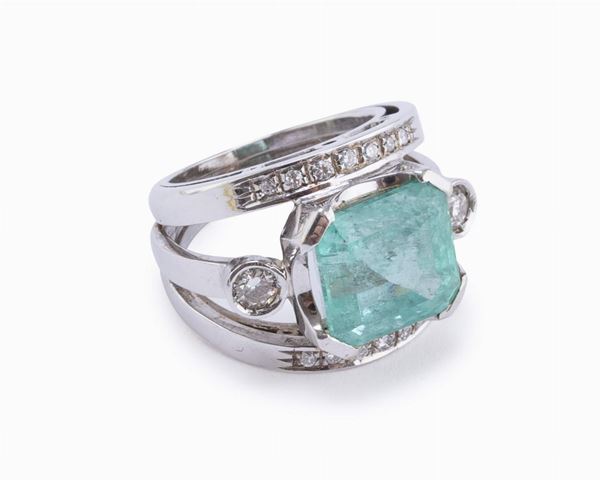 ANELLO CON SMERALDO E BRILLANTI