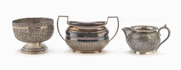 TRE OGGETTI IN  SILVERPLATED, XX SECOLO