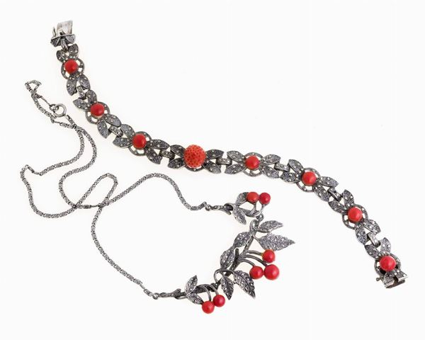 PARURE DI GIROCOLLO E BRACCIALE CON CORALLI