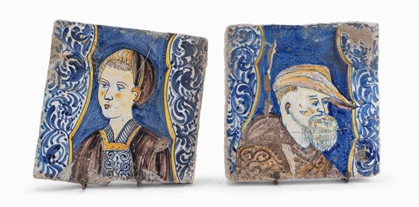 COPPIA DI MATTONELLE IN MAIOLICA