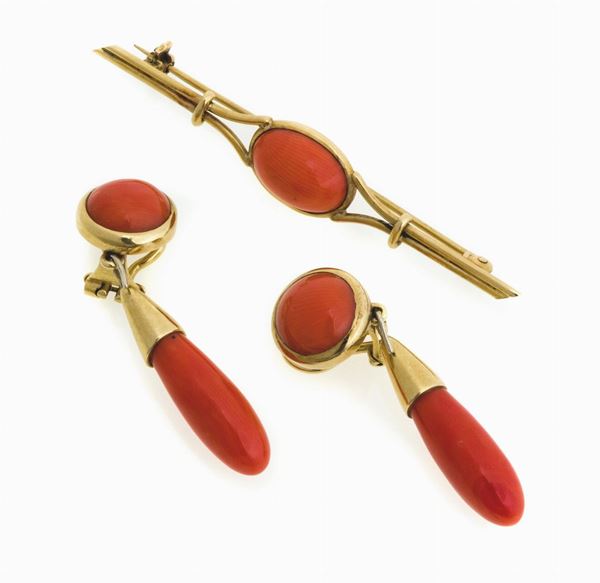 PARURE DI COPPIA ORECCHINI E SPILLA CON CORALLO ROSA
