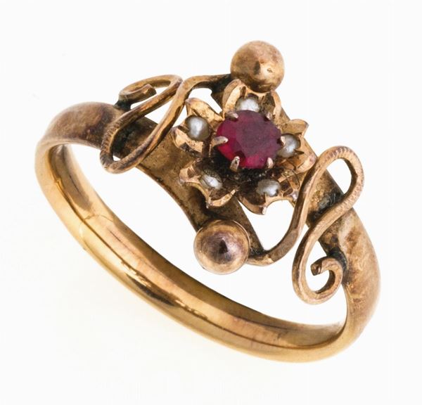 ANELLO CON RUBINO E PERLINE