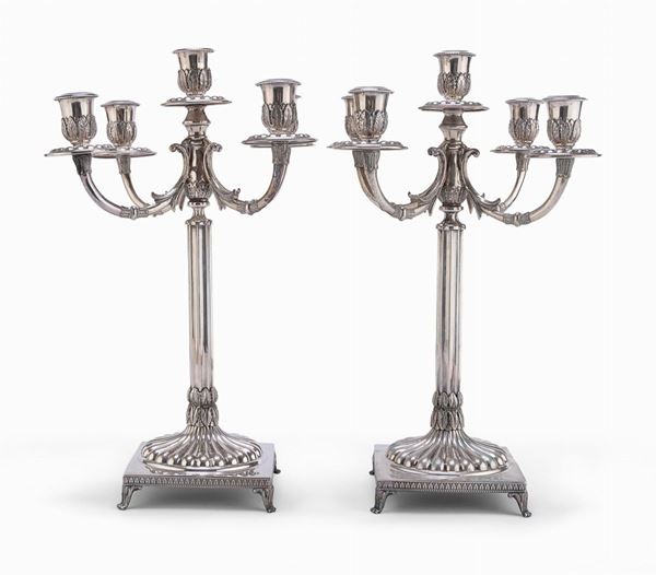 COPPIA DI CANDELABRI IN ARGENTO
