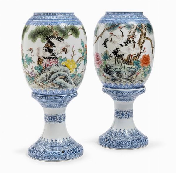 COPPIA DI LAMPADE IN PORCELLANA, CINA