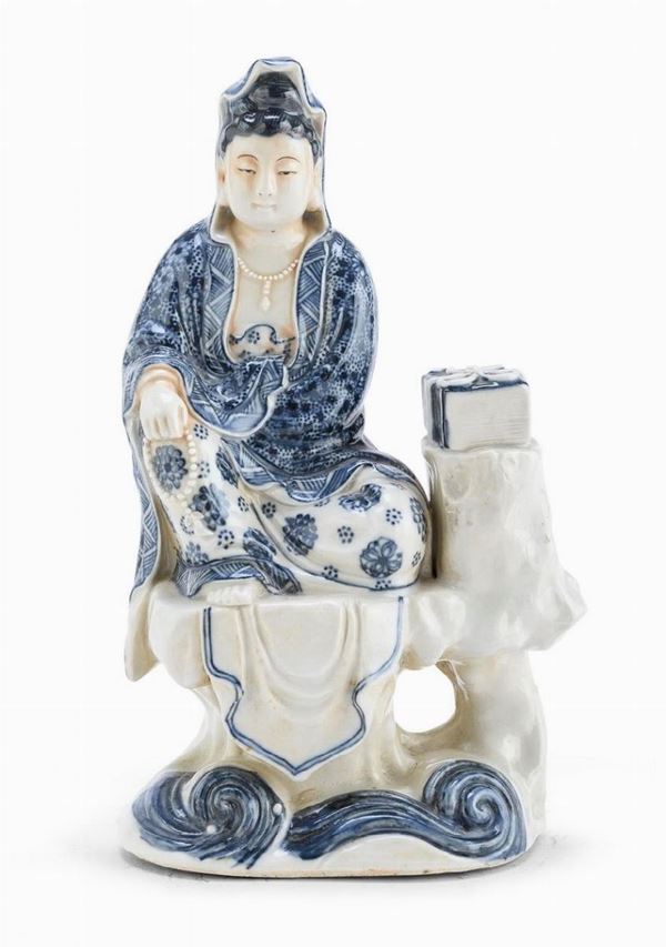 GUANYIN IN PORCELLANA BIANCO E BLU, CINA