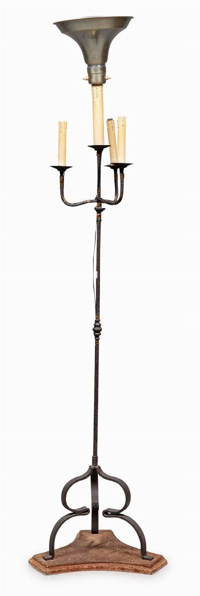 CANDELABRO DA TERRA IN FERRO BATTUTO