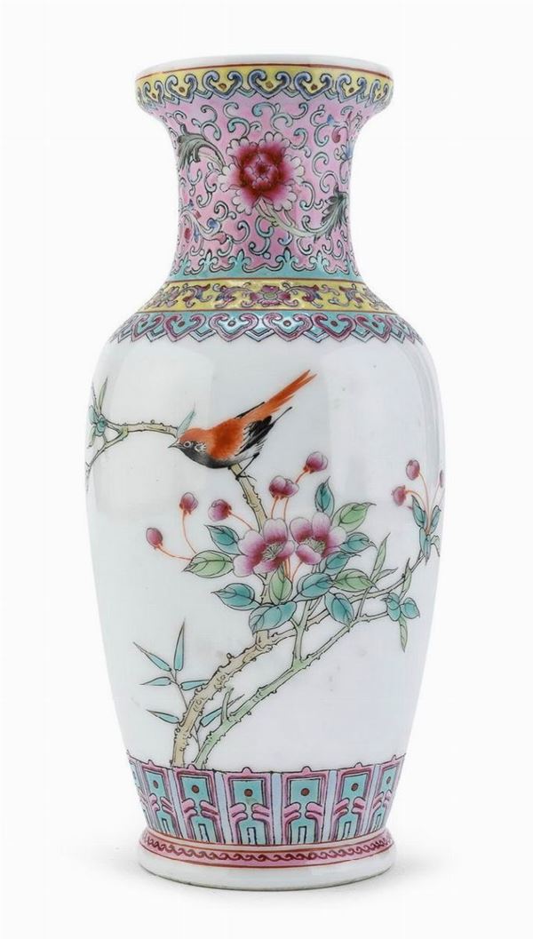 VASO IN PORCELLANA, CINA