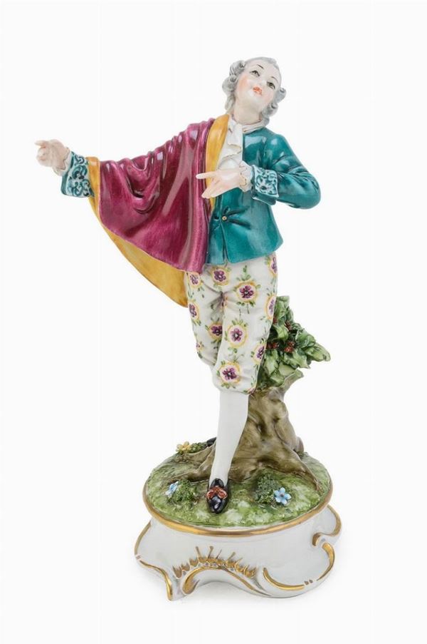 FIGURA DI GENTILUOMO IN PORCELLANA, GINORI