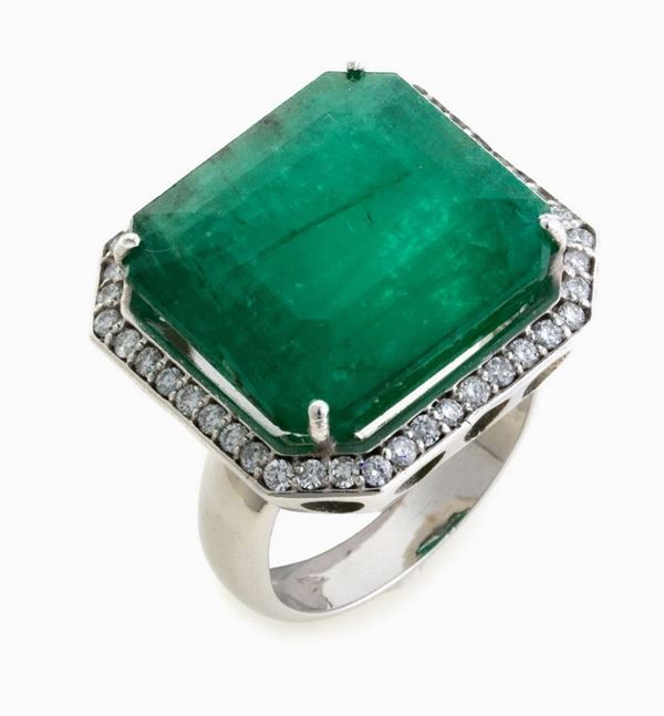 ANELLO CON SMERALDO E BRILLANTI