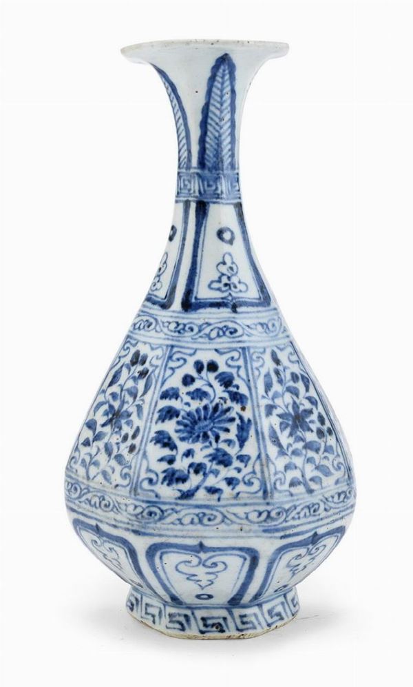 VASO IN PORCELLANA, CINA XIX SECOLO