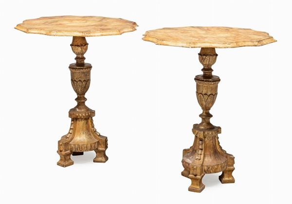 COPPIA DI TAVOLINI IN LEGNO LACCATO E DORATO