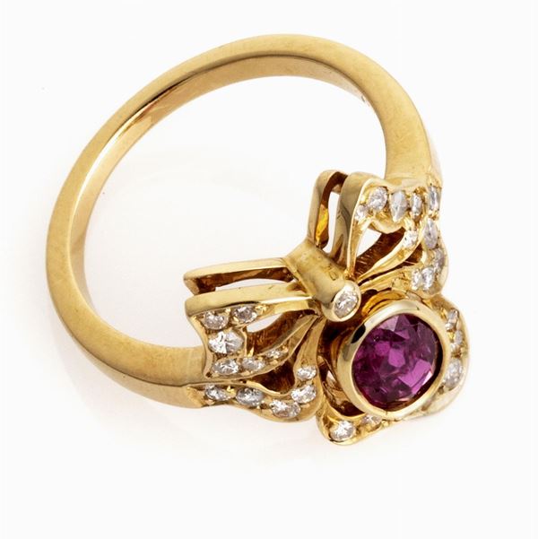 ANELLO  CON RUBINO E BRILLANTI