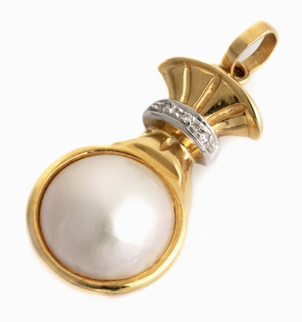 CIONDOLO CON PERLA E BRILLANTINI
