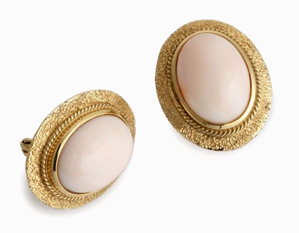COPPIA DI ORECCHINI CON CORALLO ROSA