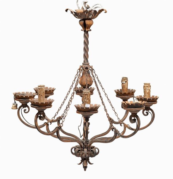 LAMPADARIO IN FERRO BATTUTO,