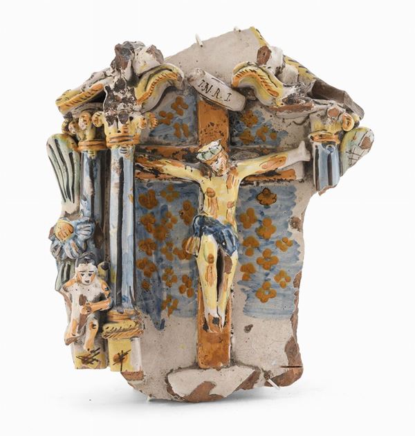 RESTI DI ACQUASANTIERA IN MAIOLICA, PROBABILMENTE CASTELLI