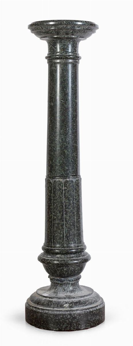 RESTI DI COLONNA IN MARMO VERDE