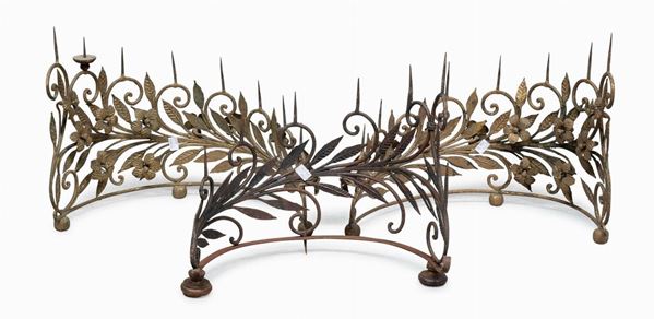 TRE CANDELABRI IN FERRO BATTUTO