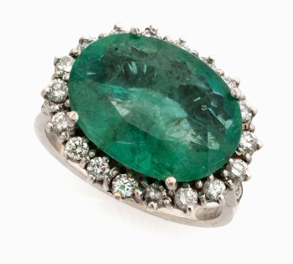 ANELLO CON SMERALDO E BRILLANTI