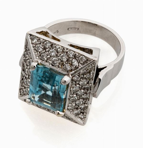 ANELLO CON ACQUAMARINA E BRILLANTI