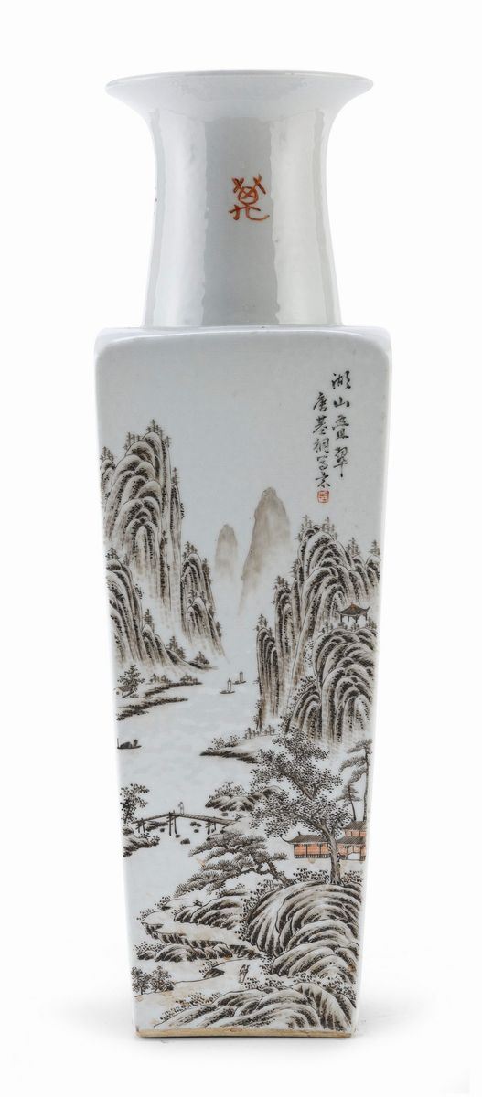 VASO IN PORCELLANA A SMALTI POLICROMI, CINA