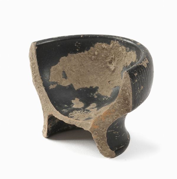FRAMMENTO DI COPPETTA A VERNICE NERA, IV-III SECOLO A.C.