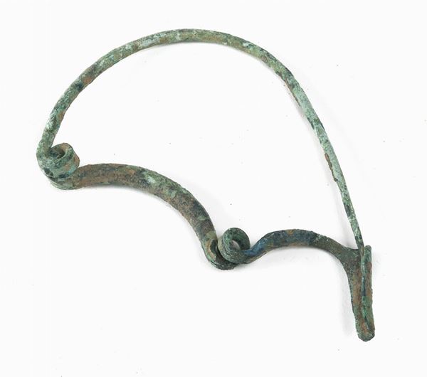 FIBULA AD ARCO IN BRONZO, VII-VI SECOLO A.C.