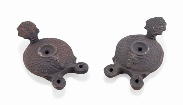 COPPIA DI LUCERNE IN TERRACOTTA, XIX SECOLO