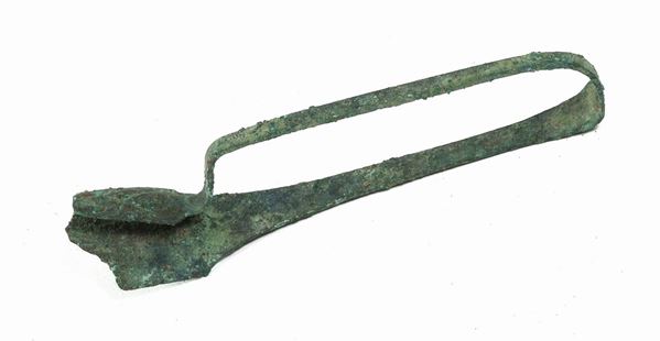 PICCOLO STRUMENTO PRENSILE IN BRONZO, IV-III SECOLO