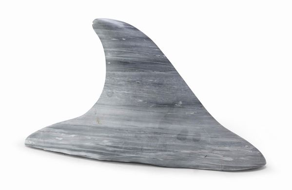 SCULTURA IN MARMO A PINNA DI SQUALO