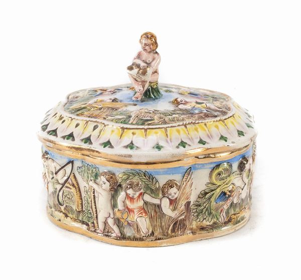 COFANETTO IN CERAMICA, STILE CAPODIMONTE