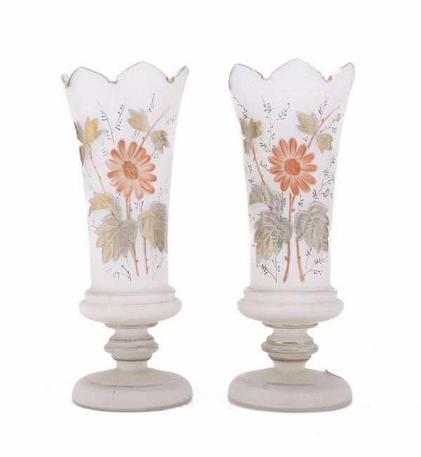 COPPIA DI PORTAFIORI IN OPALINE