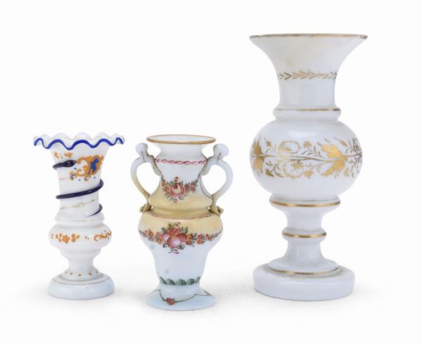 TRE VASETTI IN OPALINE BIANCO-LATTE