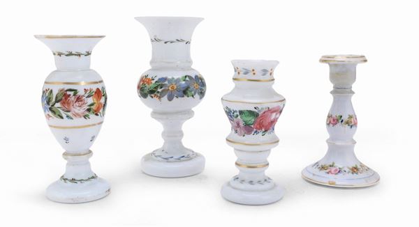 QUATTRO VASETTI IN OPALINE BIANCO-LATTE