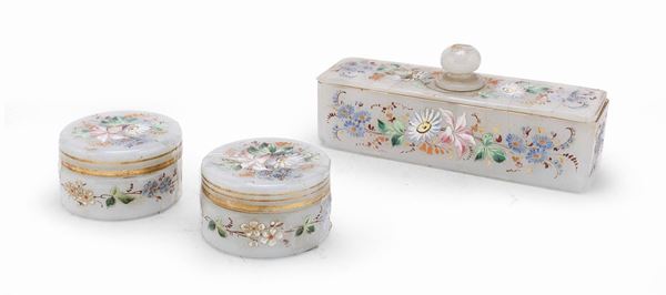 TRE COFANETTI IN OPALINE