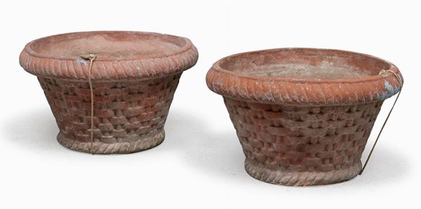 DUE CACHEPOTS DA GIARDINO IN TERRACOTTA