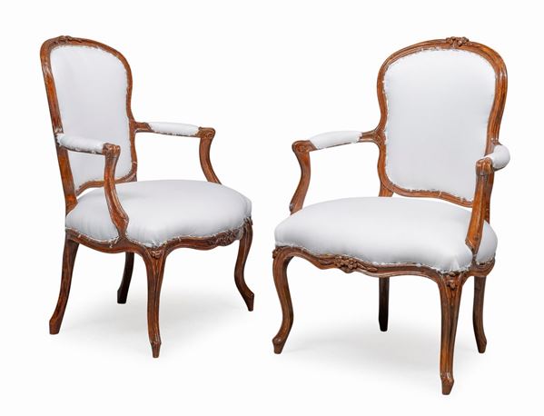 COPPIA DI POLTRONCINE, STAMPIGLIATE CAVISSE FRANCIA