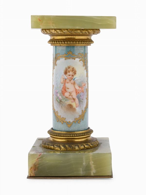 COLONNA IN PORCELLANA E ONICE VERDE, SEVRES