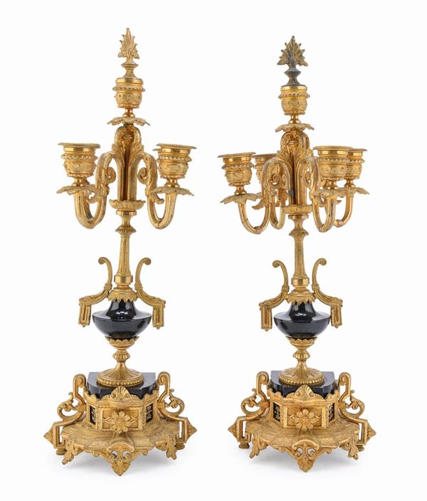 COPPIA DI PCANDELABRI IN BRONZO DORATO E MARMO