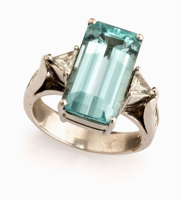 ANELLO CON ACQUA MARINA E BRILLANTI