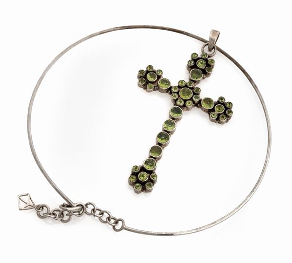 GIROCOLLO CON PENDENTE CON PIETRE PERIDOT
