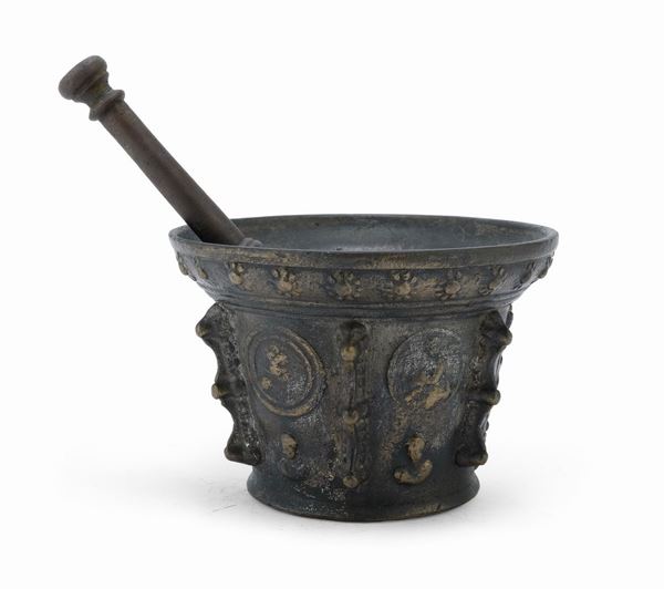 MORTAIO CON PESTELLO IN BRONZO, FINE XVI SECOLO