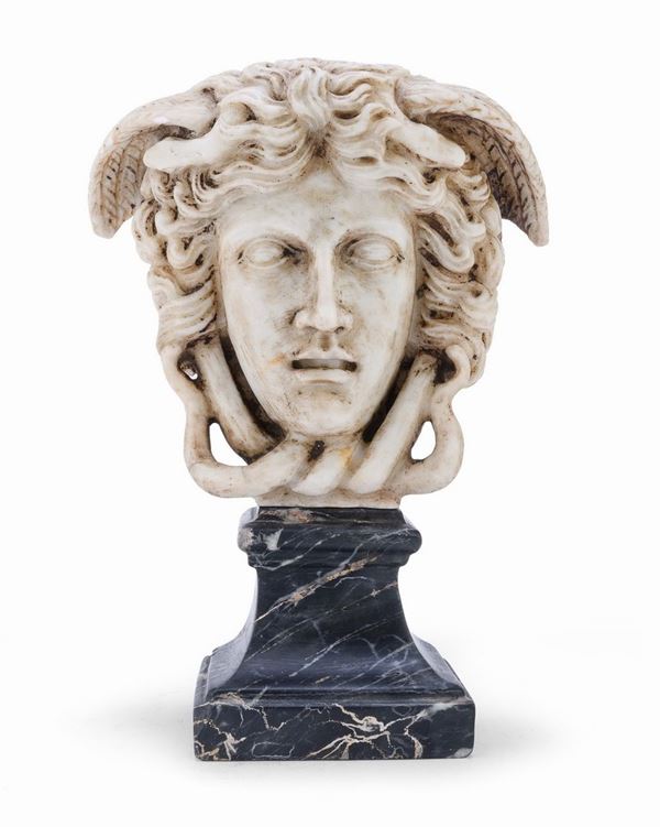 TESTA DI MEDUSA IN MARMO BIANCO