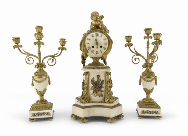 TRITTICO DA CAMINO IN MARMO BIANCO E BRONZO
