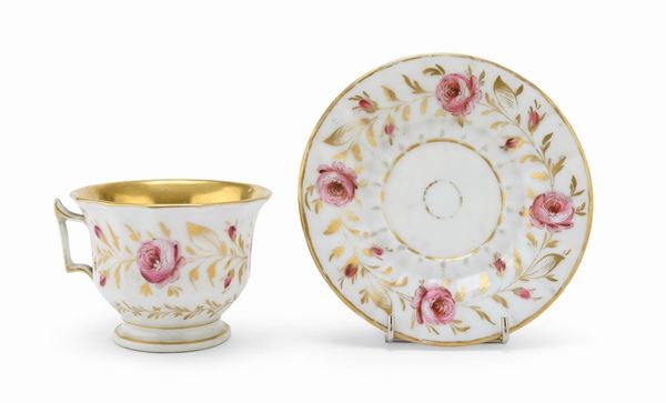 TAZZA CON PIATTINO IN PORCELLANA