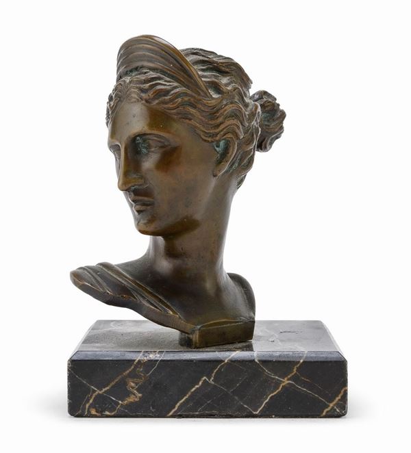 PICCOLO BUSTO DI DIANA IN BRONZO