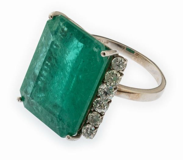 ANELLO CON SMERALDO E BRILLANTI