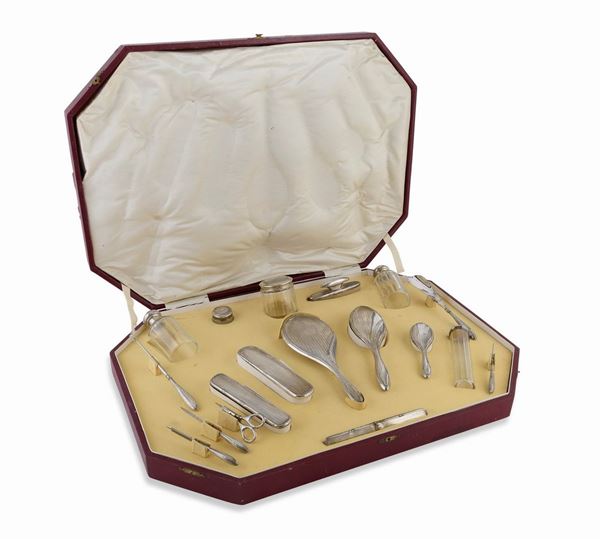 SERVIZIO DA TOLETTA IN ARGENTO, ITALIA 1920/1940